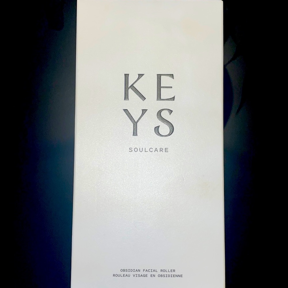 DERMATOLOGIST-DEVELOPED, CLEAN SKINCARE TOOL